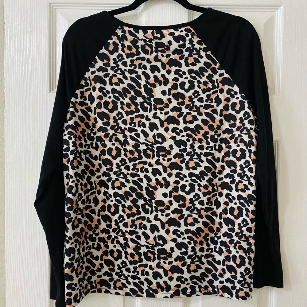 LIKE NEW! Leopard Print Baseball Tee - Picture 3 of 4